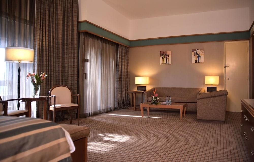Hilton Yaounde Hotell Exteriör bild
