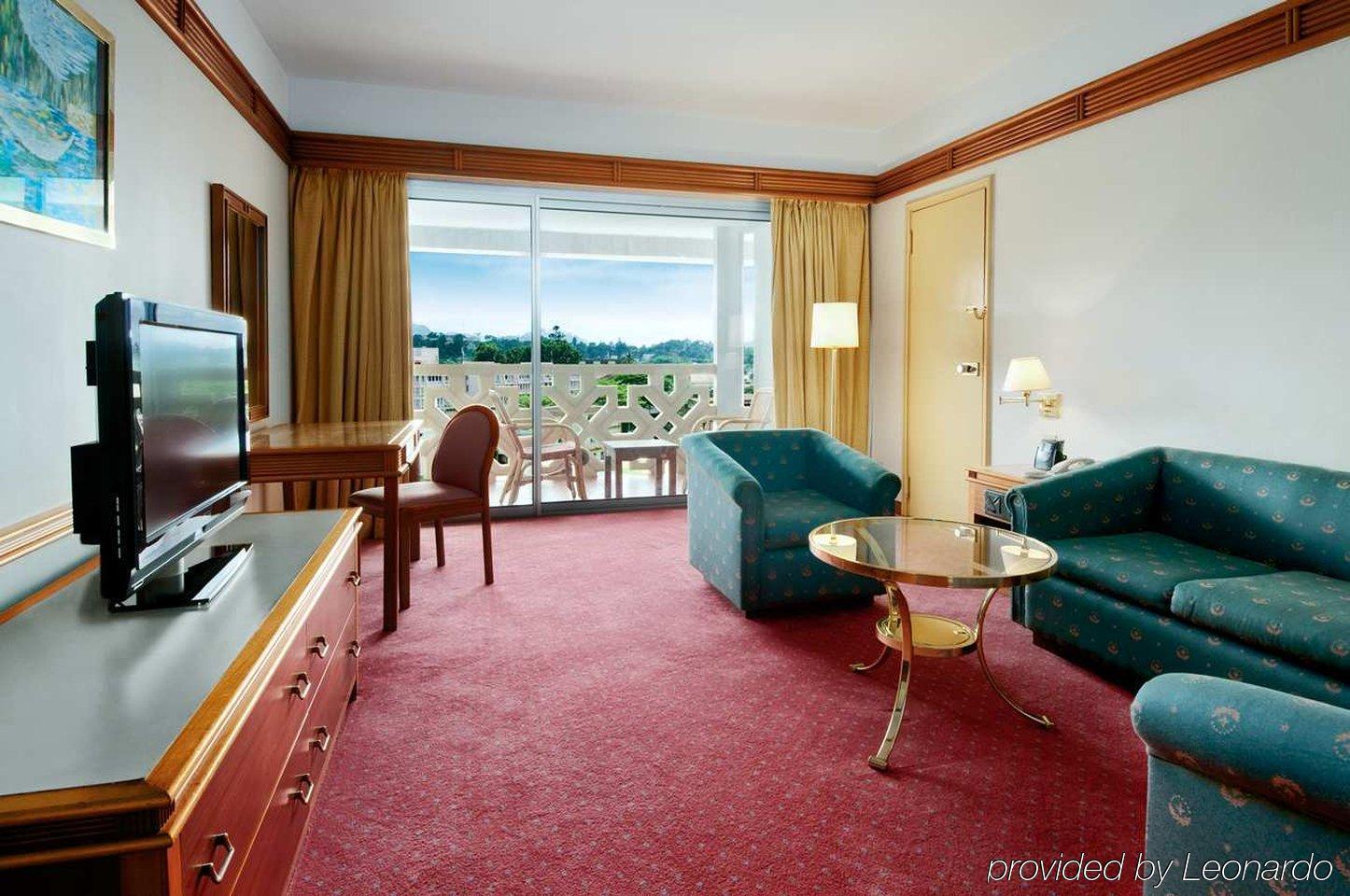 Hilton Yaounde Hotell Rum bild