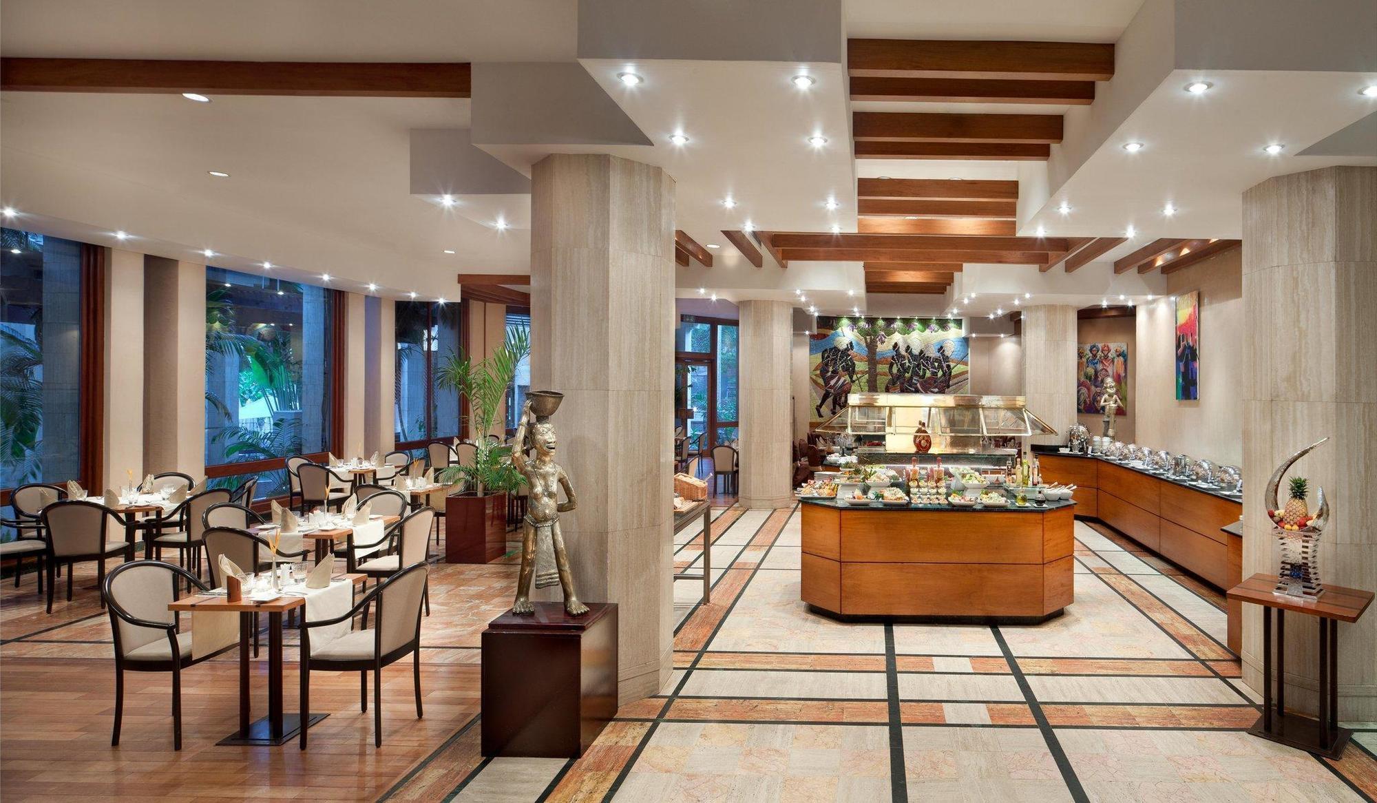 Hilton Yaounde Hotell Exteriör bild