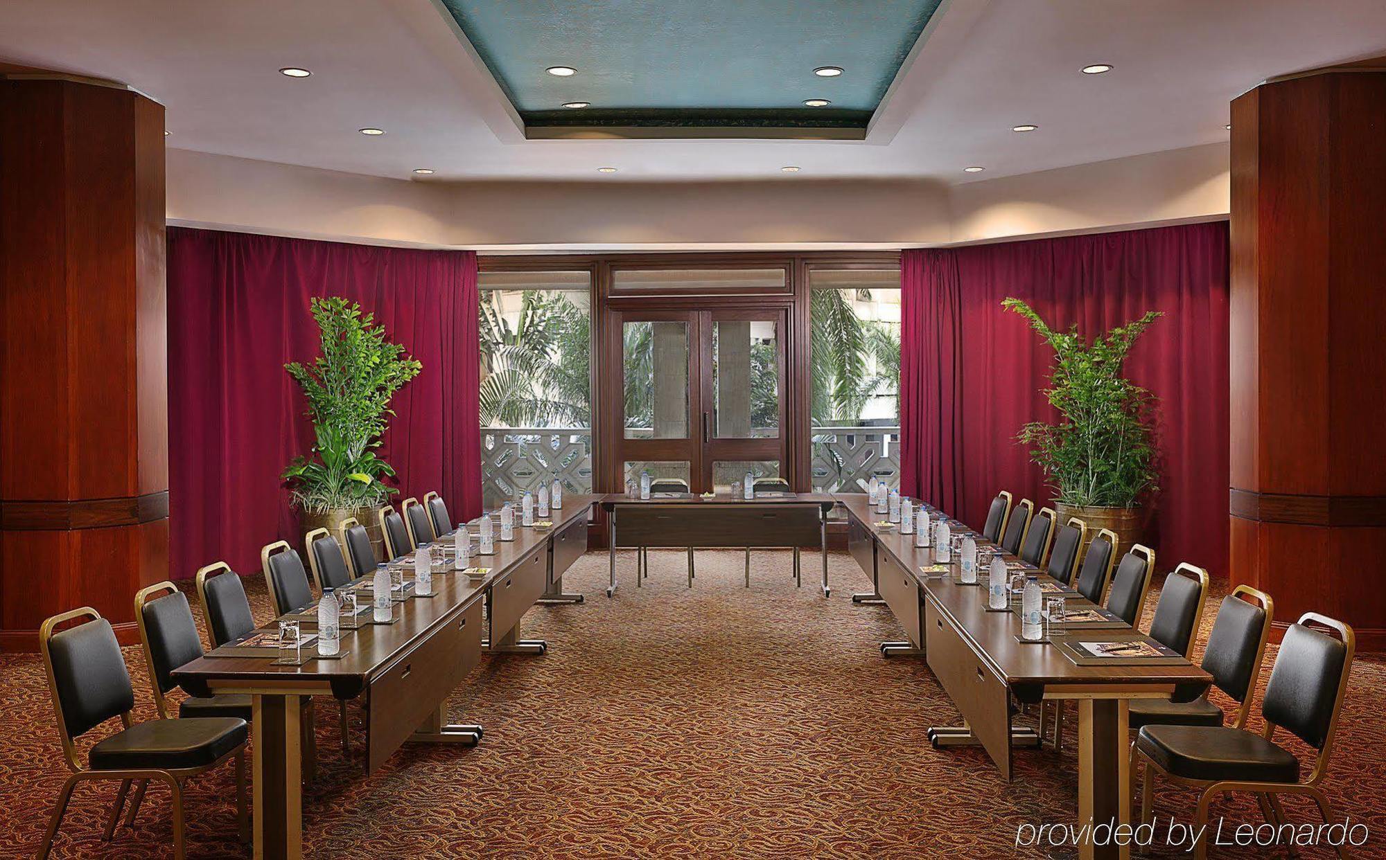 Hilton Yaounde Hotell Exteriör bild