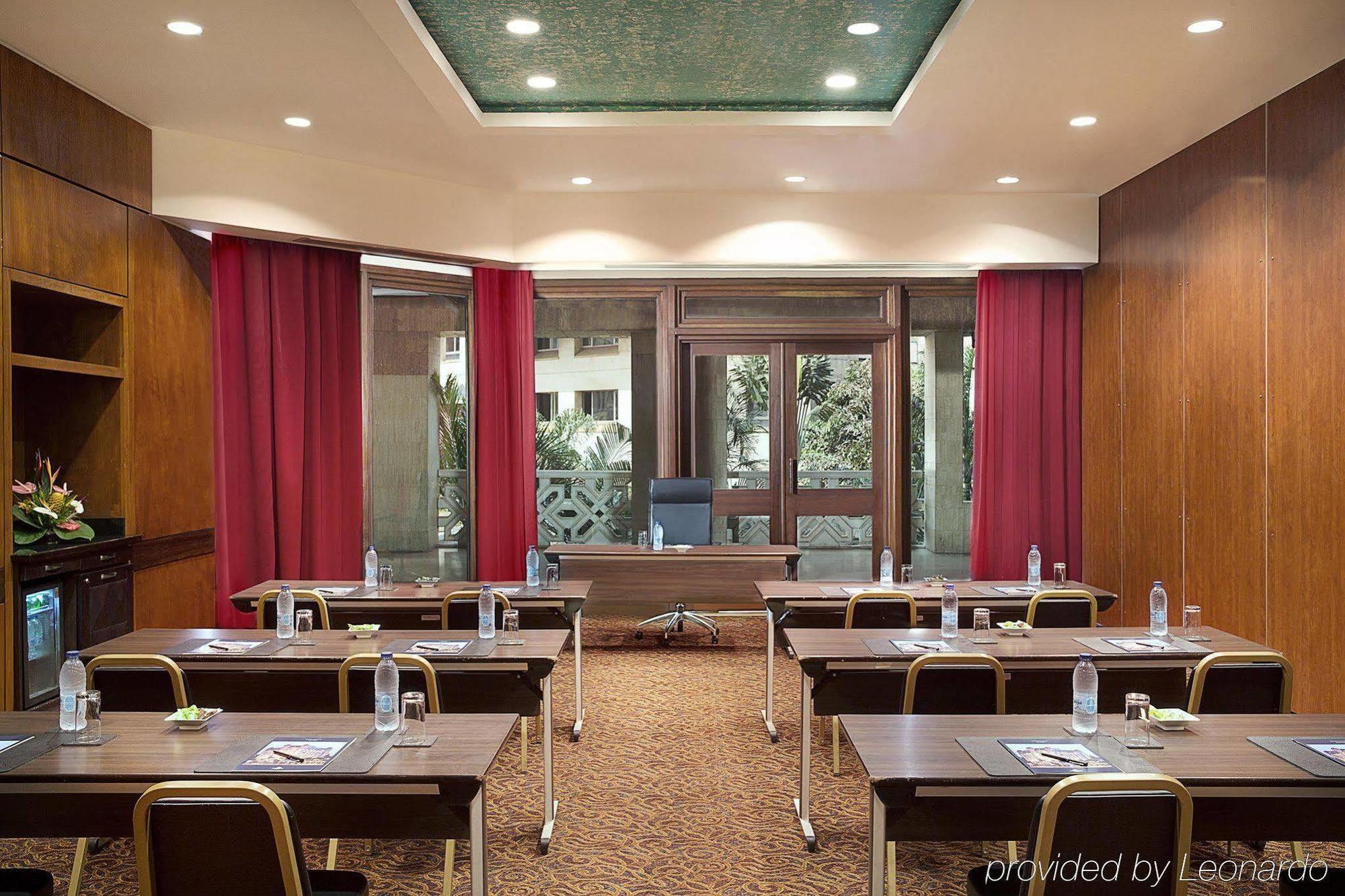 Hilton Yaounde Hotell Exteriör bild
